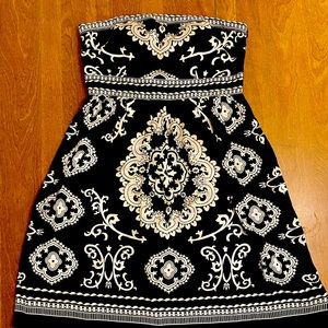🔥🔥 White House Black Market silk strapless black and white dress.